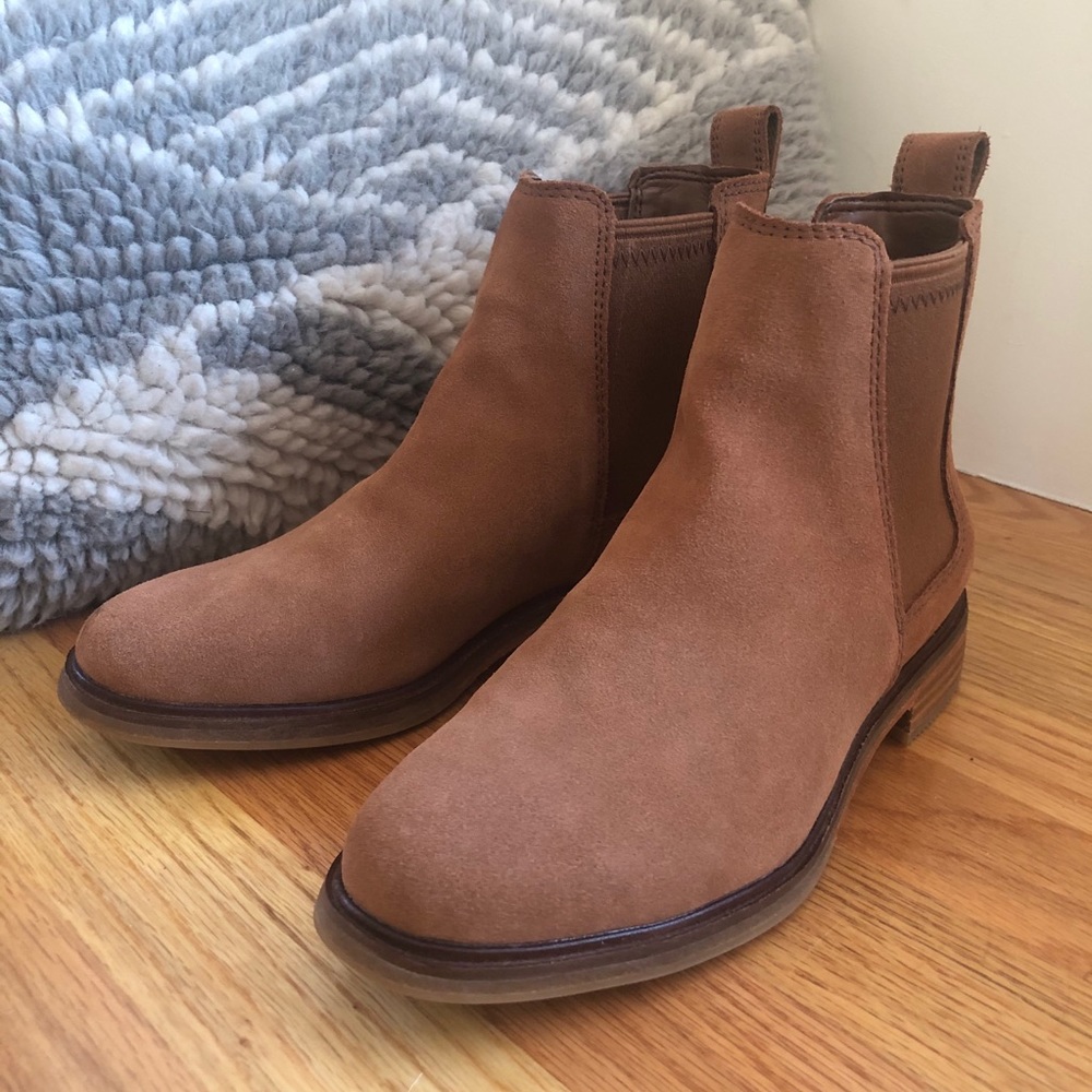 Clark’s Arlo Suede Boots size 8